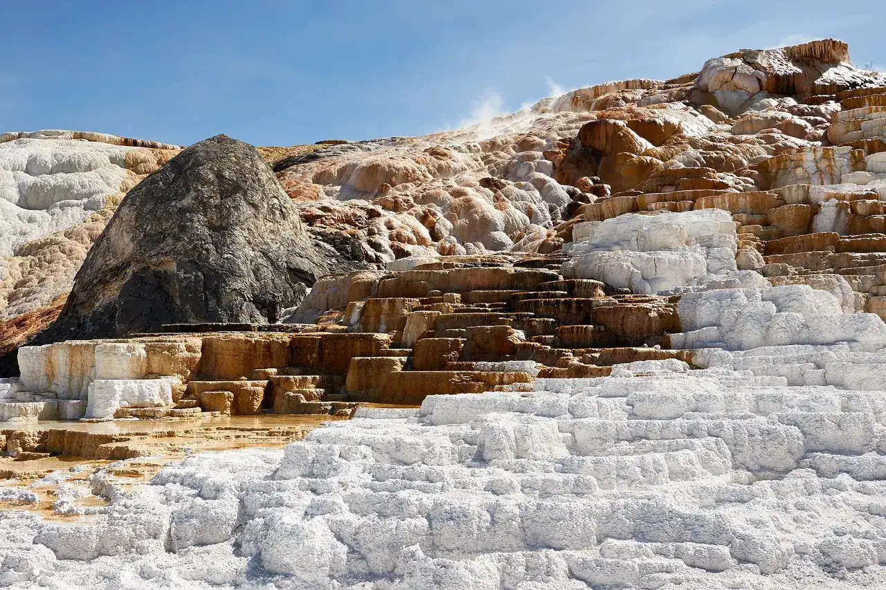 Mammoth Hot Springs terraces